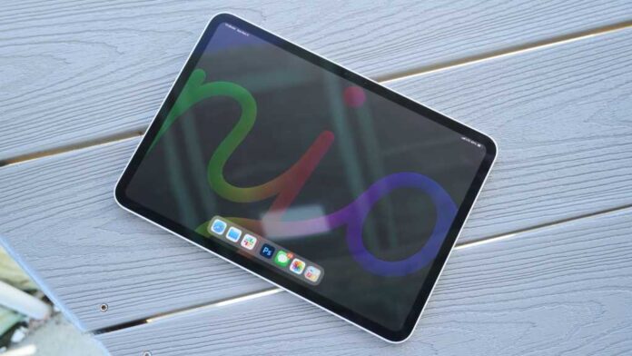 Report: Apple is prepping a giant folding iPad for release next year