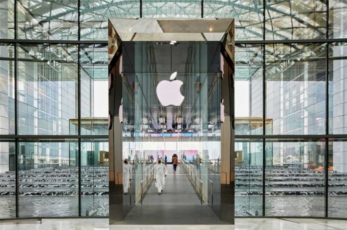 Apple ends a bad week on a positive note by announcing record Q2 results