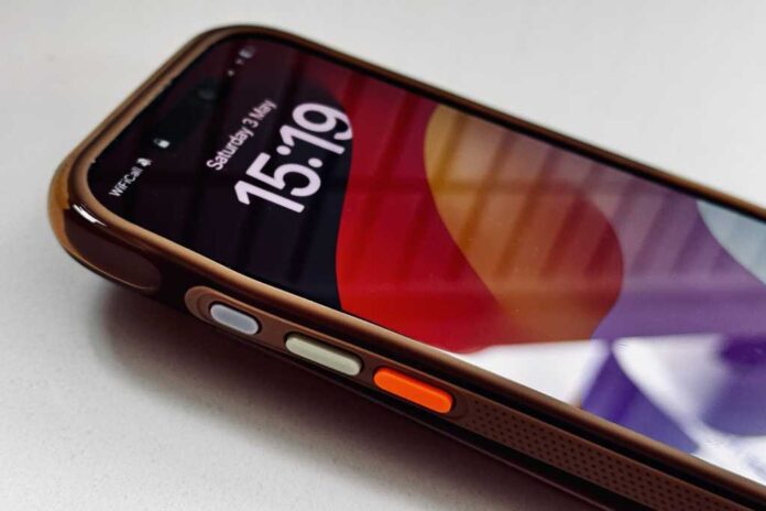 Torras Ostand OAir iPhone Case review