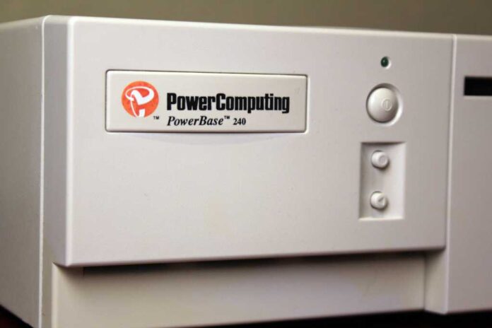 30 years ago, Apple fans met the Mac clone. This is the weird, wild story