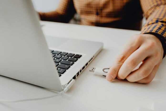 Stop! Don't plug that USB drive into your Mac until you read this