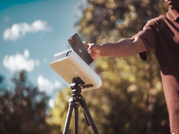 A new type of telescope uses your smartphone to see the stars, and it just went on sale