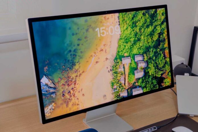 I ignored the rumors and bought an Apple Studio Display. I couldn't be happier