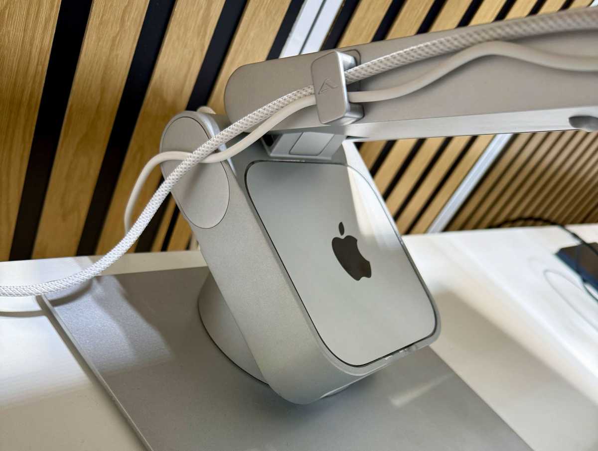 Alogic Omni Fold Stand with M4 Mac mini IFA