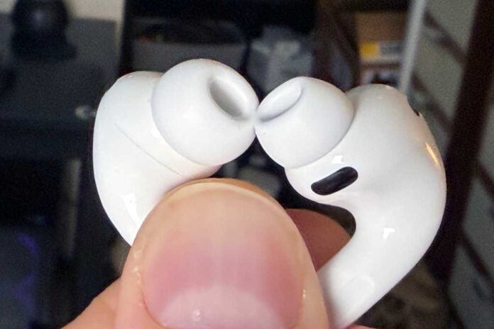 PSA: You can't use AirPods Pro 3 eartips on AirPods Pro 2