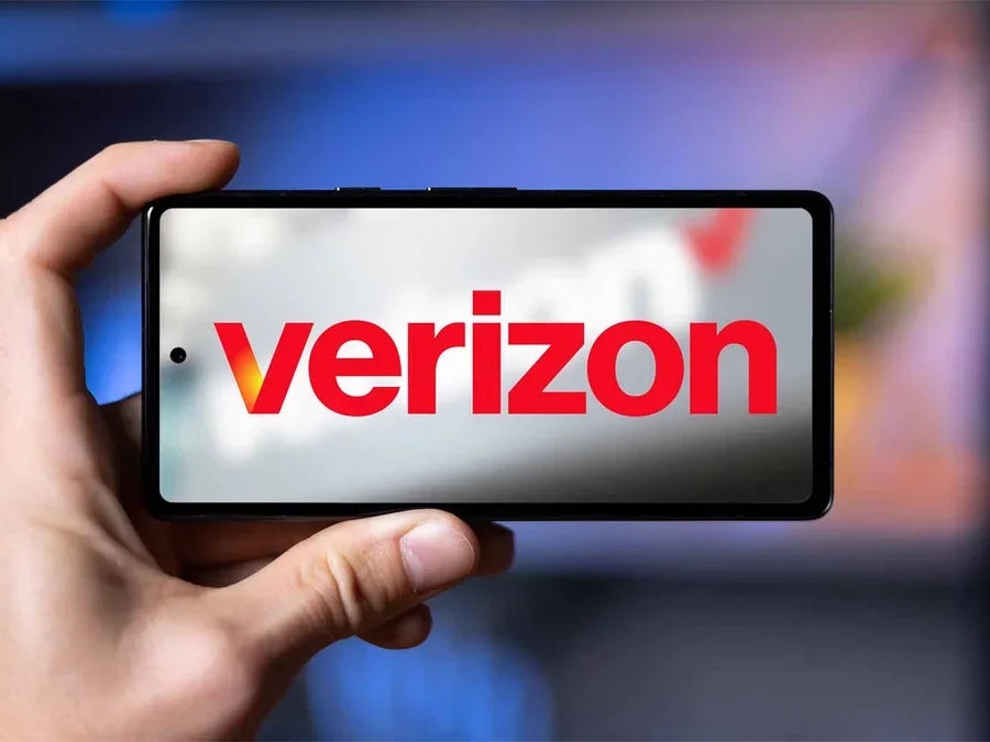 Verizon’s service seems to have been restored. | Image credit — PhoneArena - Verizon explains how to restore service on your phone as the network is brought back online