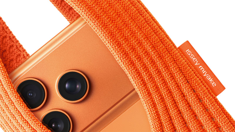 iPhone Pocket by ISSEY MIYAKE - Mandarin