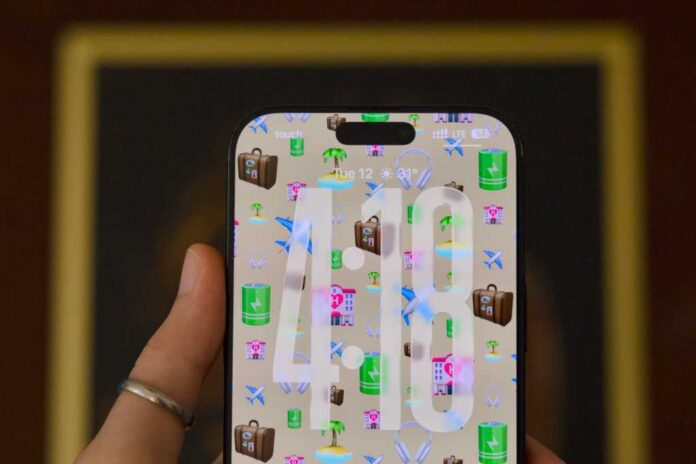 Traveling for the holidays? Pack these 13 essential iPhone apps and gadgets