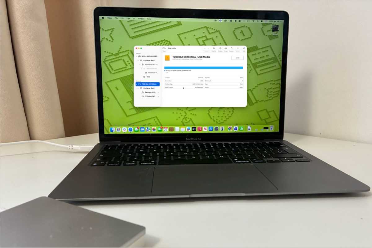 Preparing hard drive in Disk Utility on MacBook