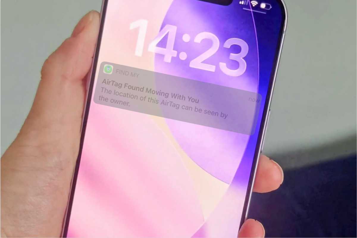 AirTag found moving with you