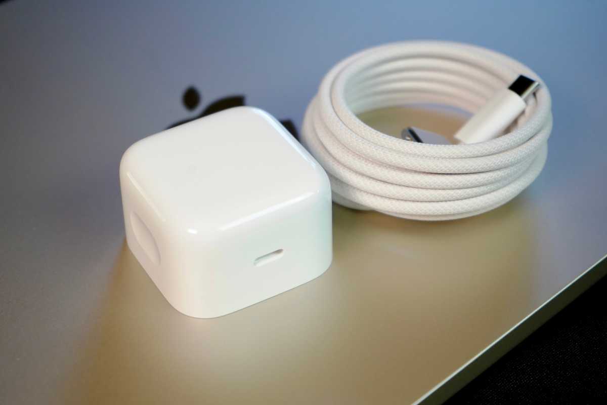 MacBook Air M5 charger