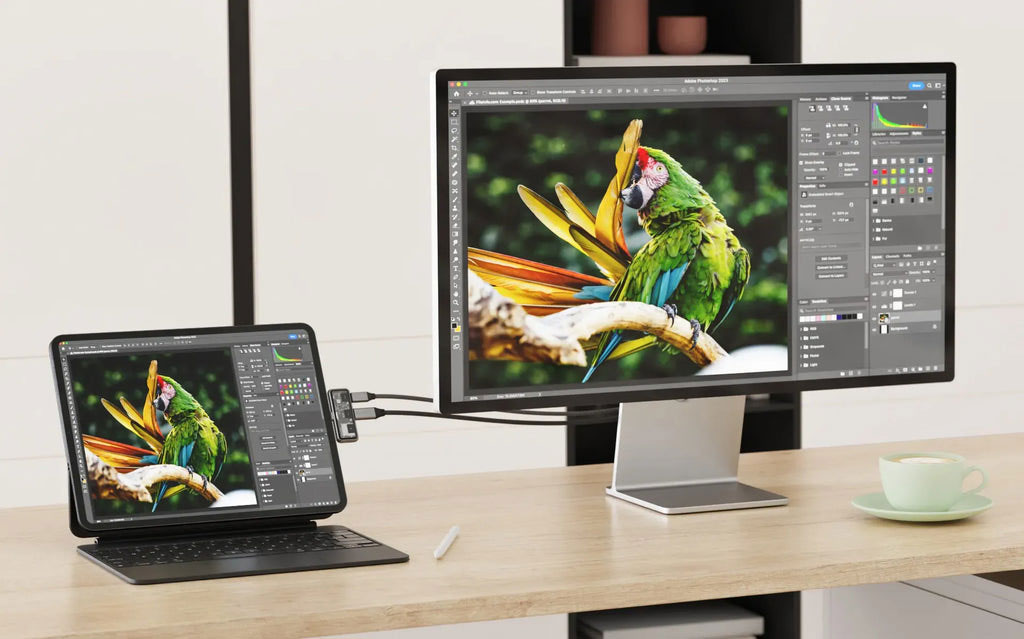 Satechi Mobile XR Hub with microSD Reader – Smallest USB-C hub