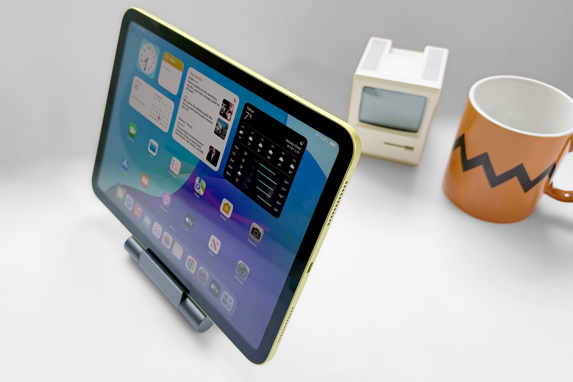 Satechi OntheGo Foldable Stand Hub – Best stand/dock for iPad