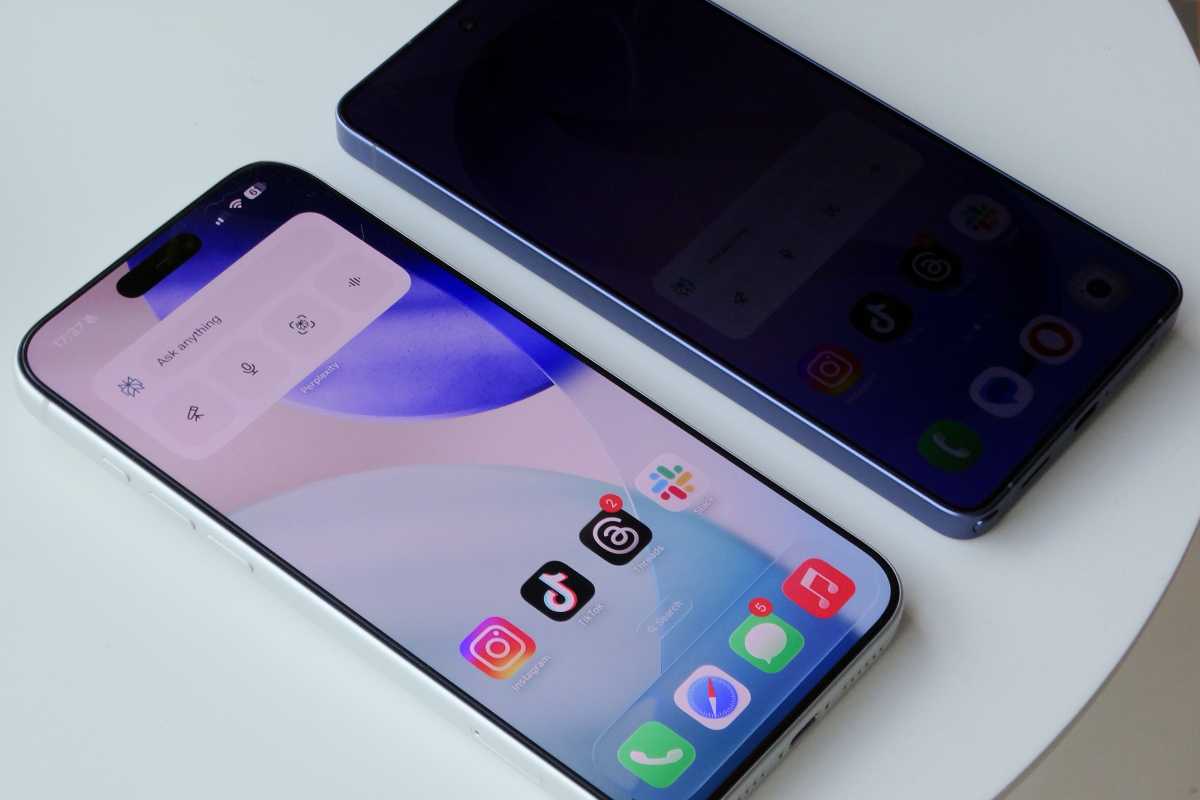 S26 Ultra Privacy Display with privacy display on vs iPhone 17 Pro