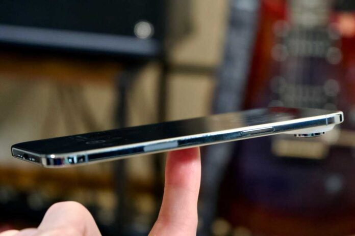 Rare sale shaves $100 off the impossibly thin iPhone Air