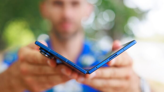 Apple managed to scare the living daylights out of Samsung: the foldable dirty war has started!