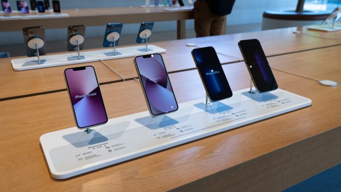 Apple shares hit an all-time record early Monday, but then came Siri AI and look out below