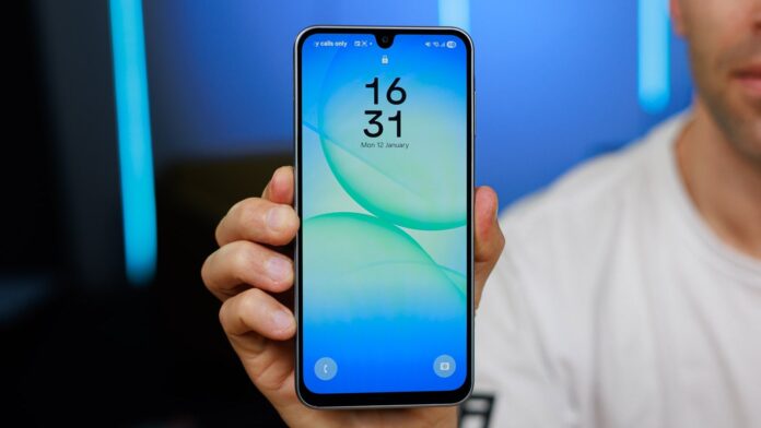The world’s best-selling smartphone household will not be the iPhone 17… or the Galaxy S Sequence