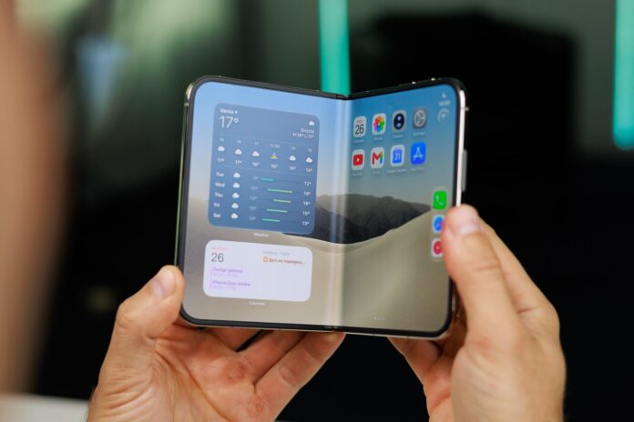 Apple reportedly doomed the iPhone Duo pre-orders to fail by severely limiting inventory